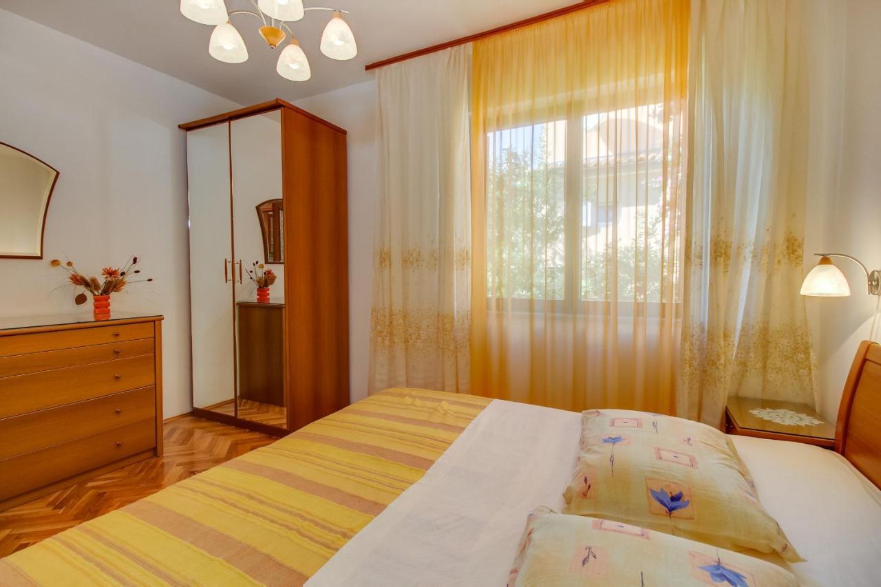 Apartman Mirjana 1 マリ・ロシニュ エクステリア 写真