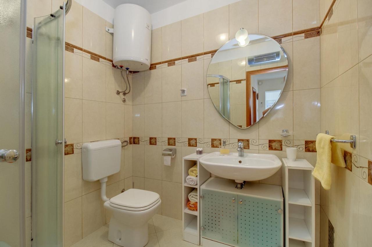 Apartman Mirjana 1 マリ・ロシニュ エクステリア 写真